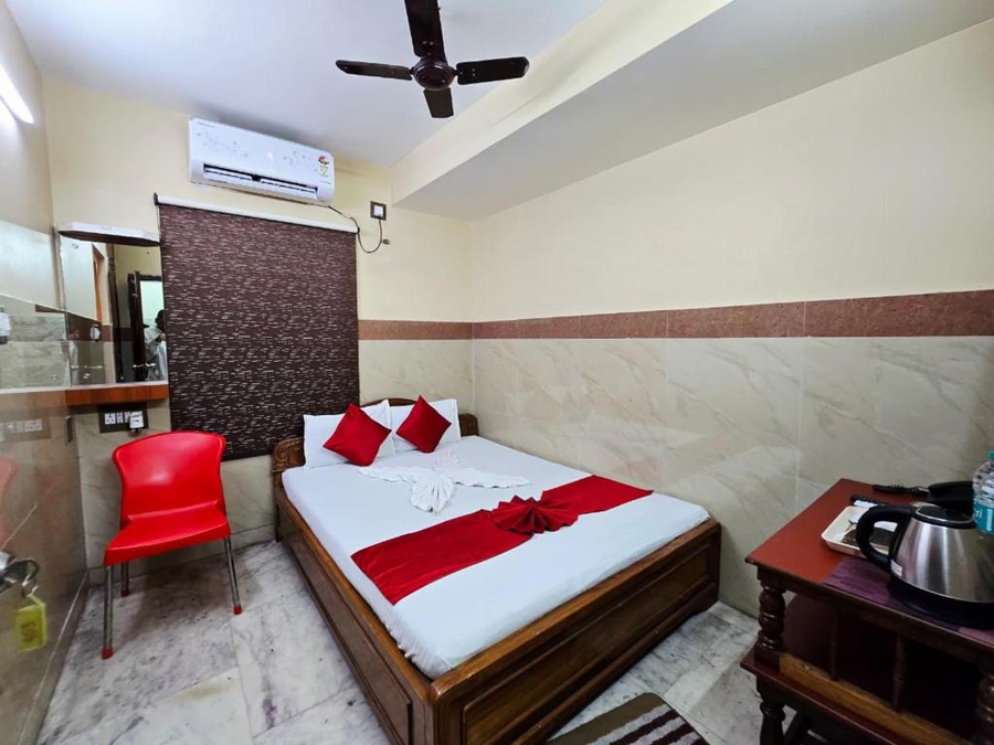 Anandaloke Guest House,P-195, Cit Rd, Cit Scheme Vii M, Ghose Bagan, Kolkata, West Bengal 700067,2 star