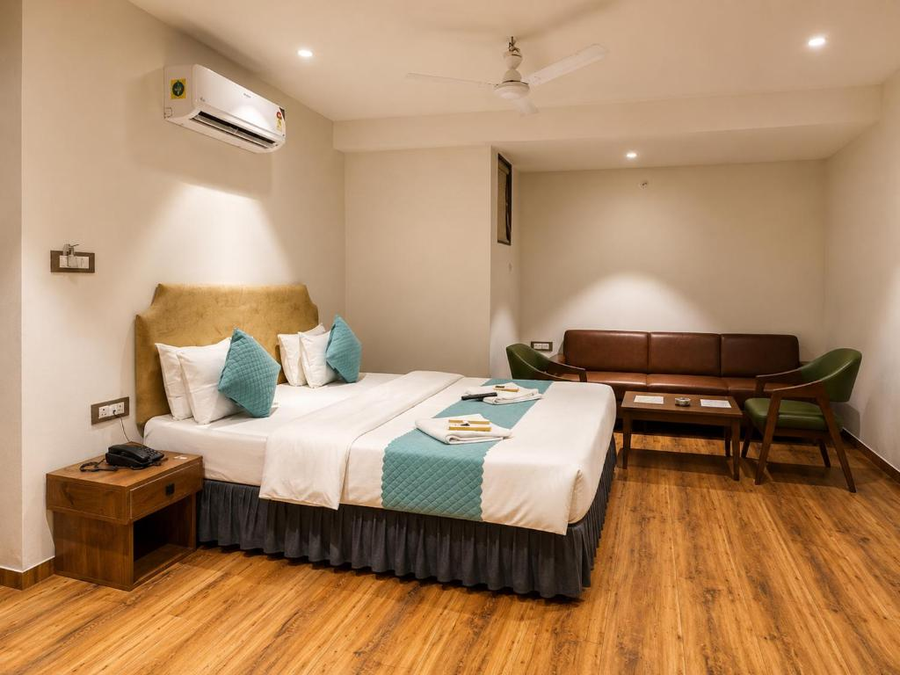 Hotel Nee Residency,Street No 1, University Rd, Near Prem Mandir, Ravipark Society, Rajkot, Gujarat 360005,3 star