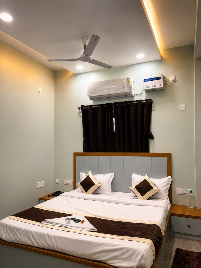 Sunstone Retreat,,2 star