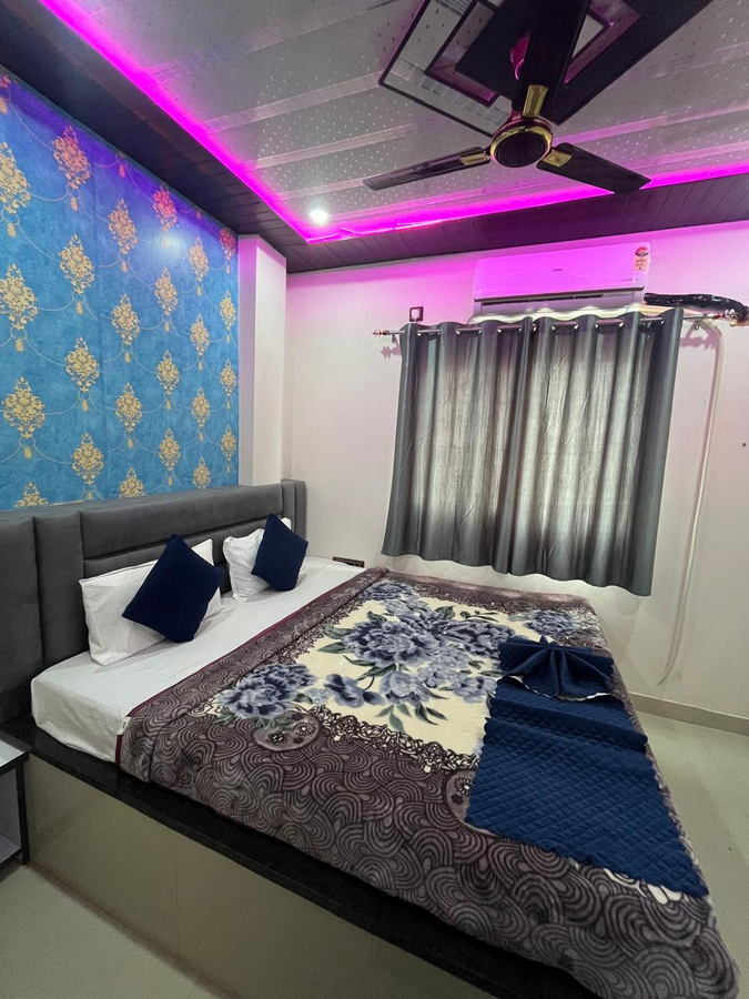 Neelkanth Pg House,,2 star