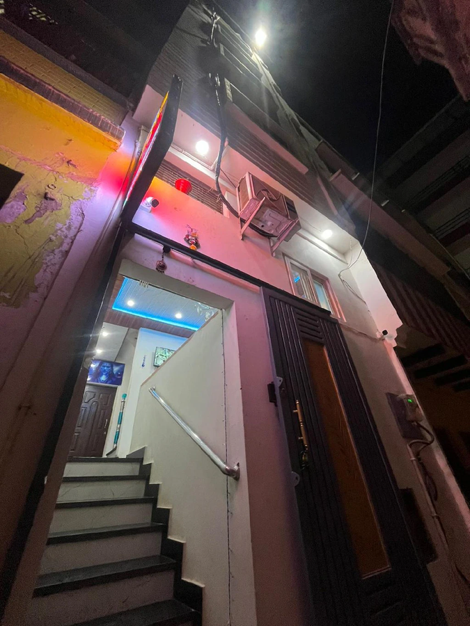 Neelkanth Pg House,Andhra Ashram, D47/127 B, Akhade Wali Gali, Near Lal Building, Ramapuram, Luxa, Varanasi, Uttar Pradesh 221010,2 star