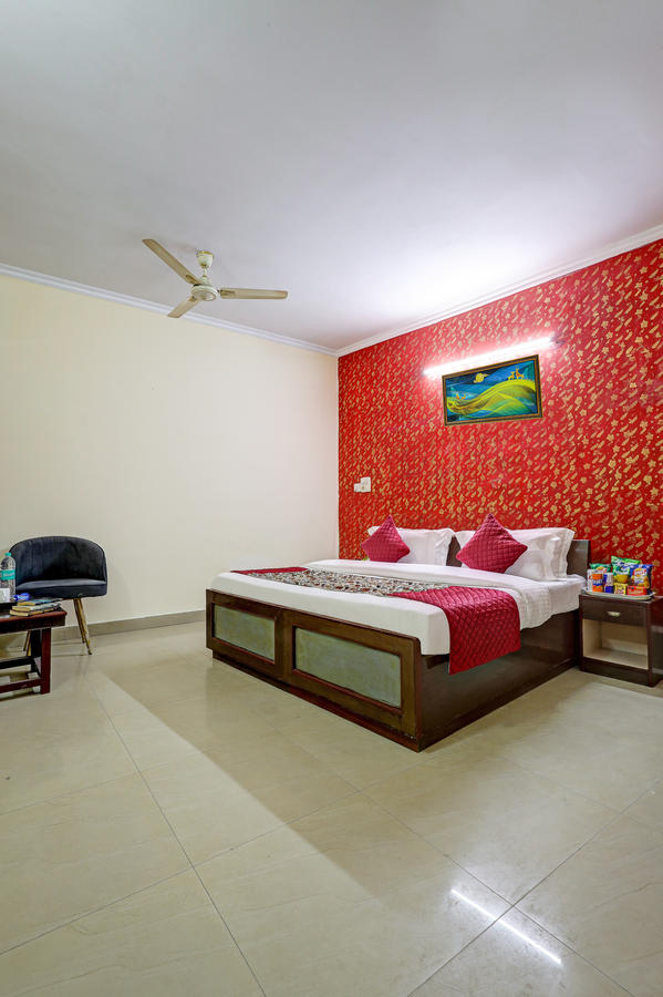 Hotel The Prime Near Aerocity New Delhi,A-81, Road No-6, Mahipalpur, New Delhi-110037.,3 star