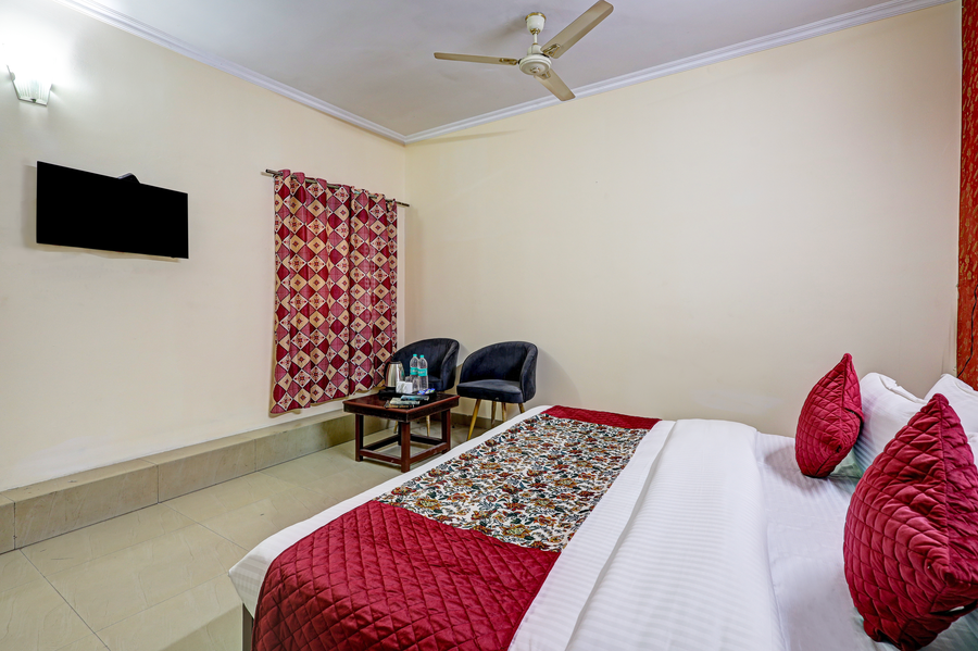Hotel The Prime Near Aerocity New Delhi,A-81, Road No-6, Mahipalpur, New Delhi-110037.,3 star
