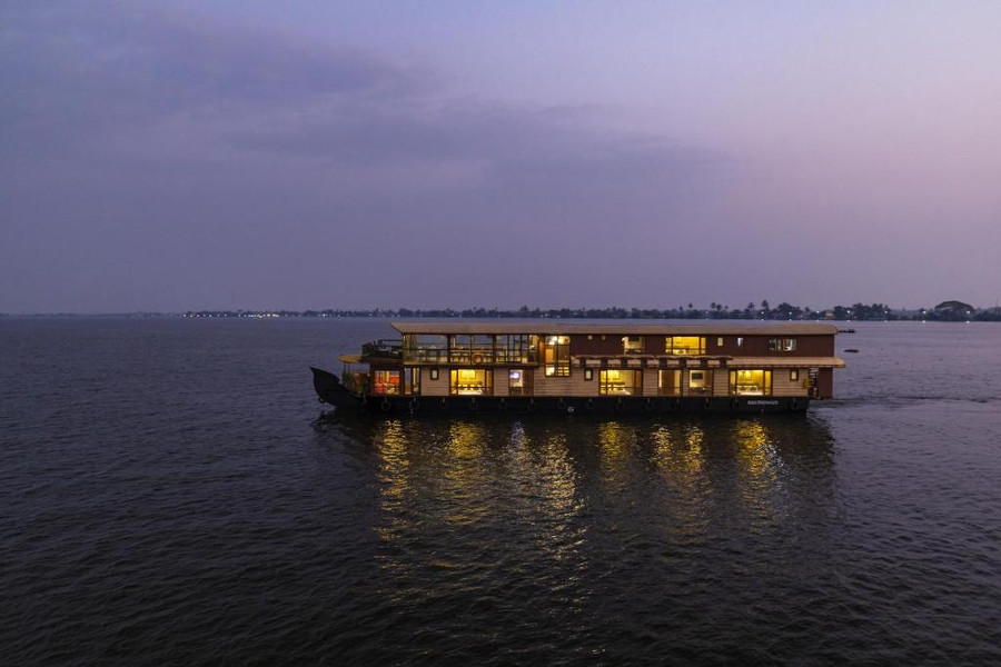 riverine kadavil houseboat