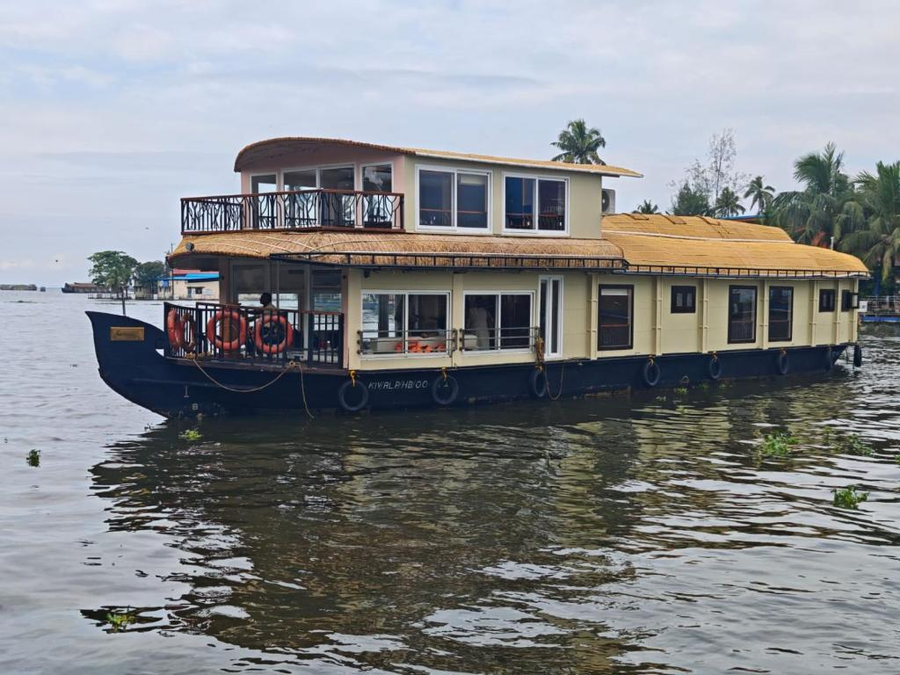 riverine kadavil houseboat