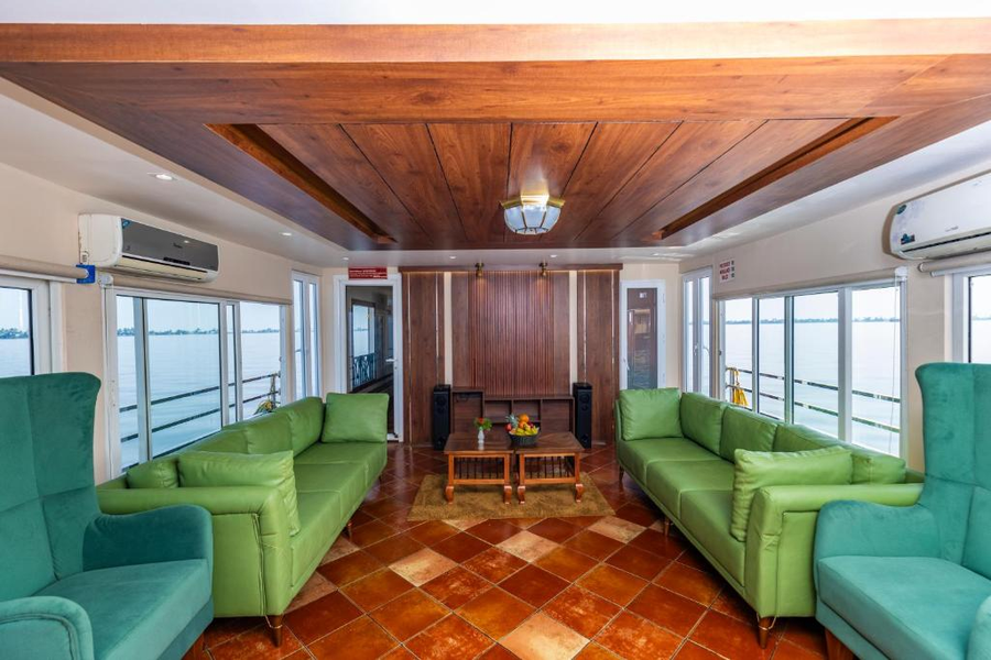 Riverine Kadavil Houseboat,Champakulam>>Alappuzha,3 star