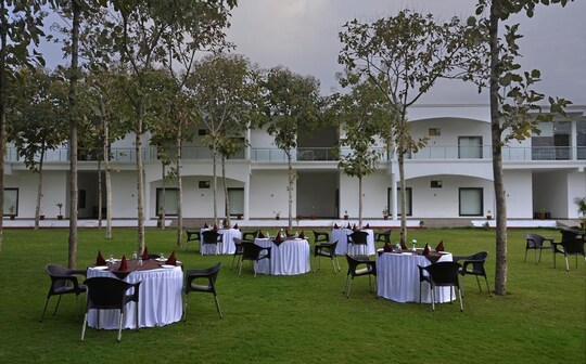 The Elegance Resort,,3 star