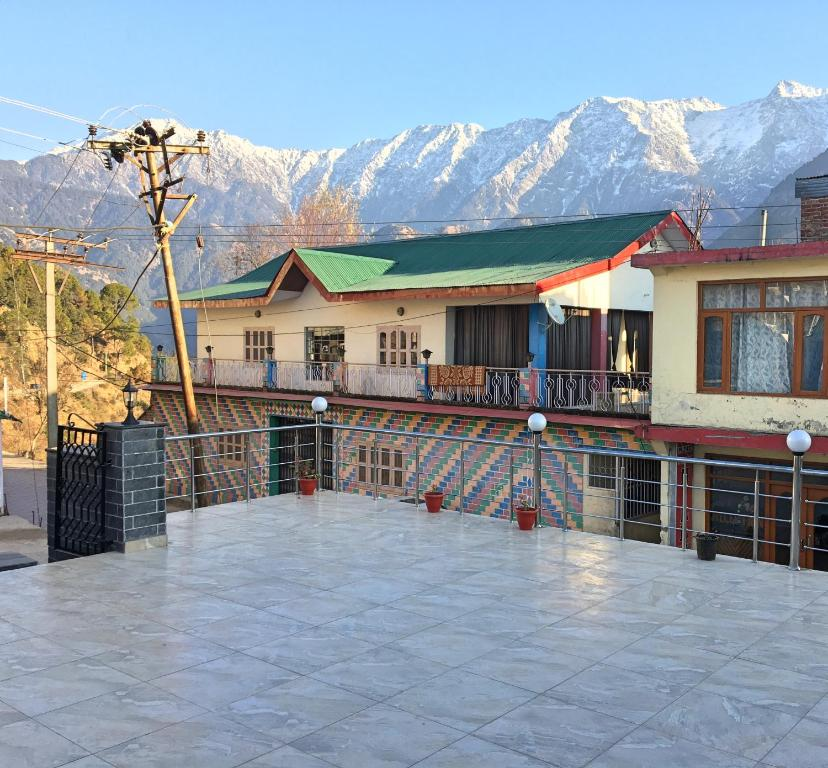 Ess & Bee Resorts,Naddi, Dharamshala,3 star