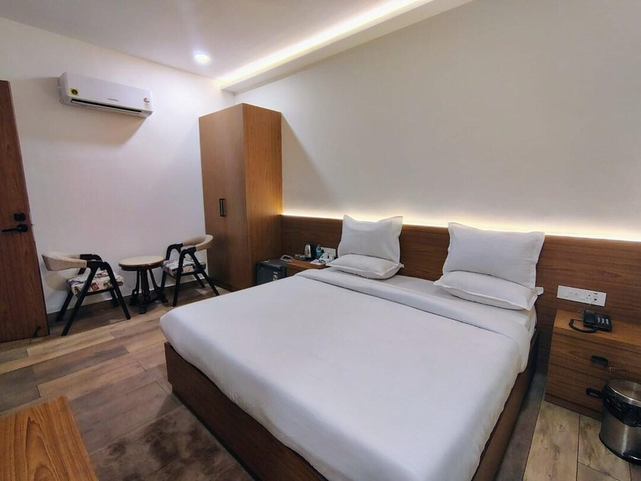 Hotel Phoenix Inn,The 3-Star Oyo 26612 Phoenix Inn Offers Comfort And Convenience Whether You're On Business Or Holida,3 star
