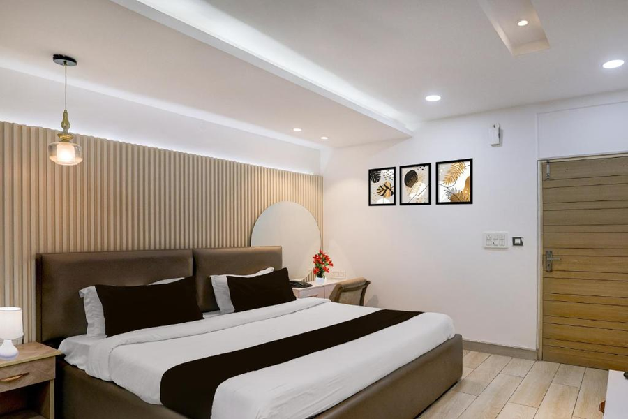 Super Townhouse Mohali Bus Terminal Formerly Hotel Hm Crystal,Kharar>>Chandigarh,4 star