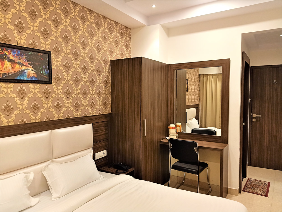 Hotel Golden Crown,C1/73 Nai Sarak Sheikh Saleem Gate Varanasi 221010,3 star