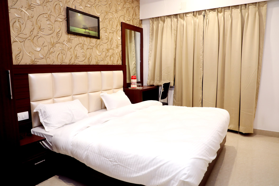 Hotel Golden Crown,C1/73 Nai Sarak Sheikh Saleem Gate Varanasi 221010,3 star