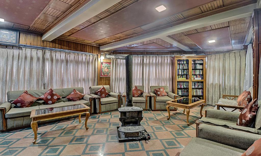 Dekeling Hotel,Chowrastra Road,3 star