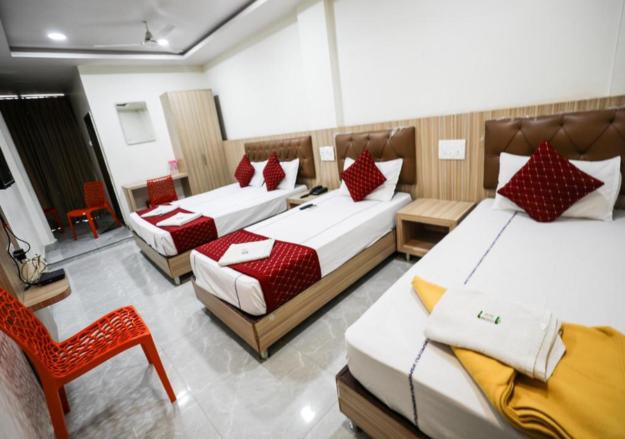 Hotel Supraja Lodge,,2 star