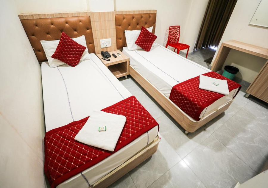 Hotel Supraja Lodge,,2 star