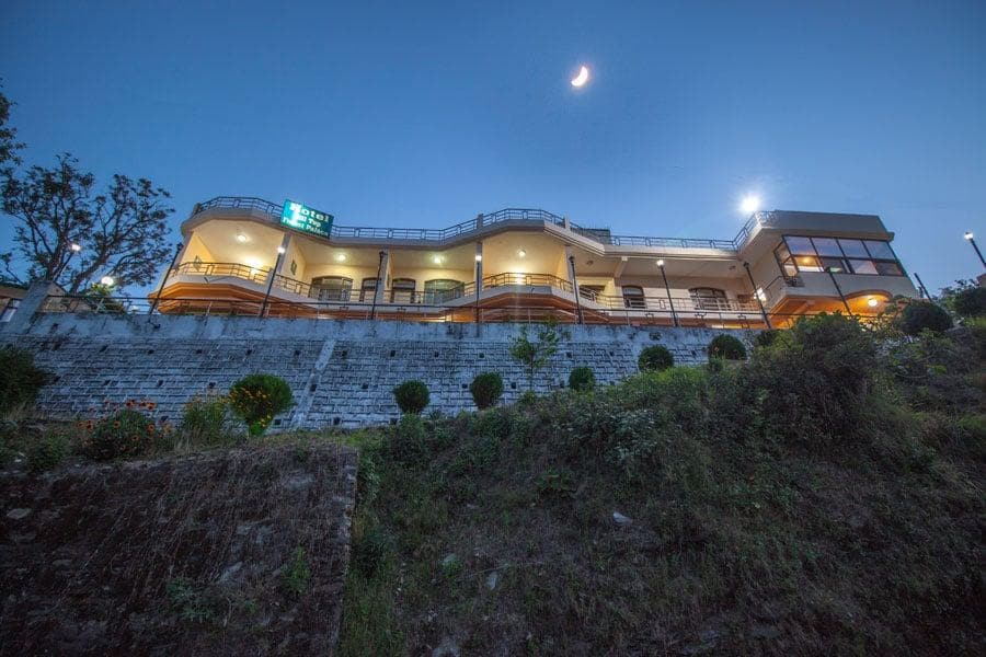 Hotel Hill Top Forest Palace,Pauri Garhwal>>Lansdowne,3 star