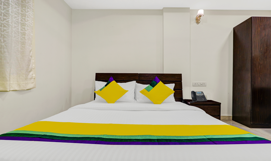 Itsy Hotels Aura Stays,Plot No. 30-32, Mirras Complex, 41/11, Hitech City Rd, Near Hitech City, Hyderabad, Telangana,3 star