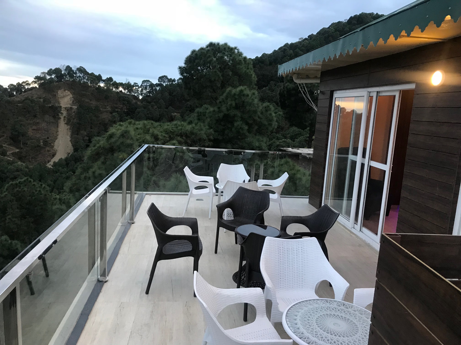 Pine Peak Kasauli,Upmohal Dubla,3 star
