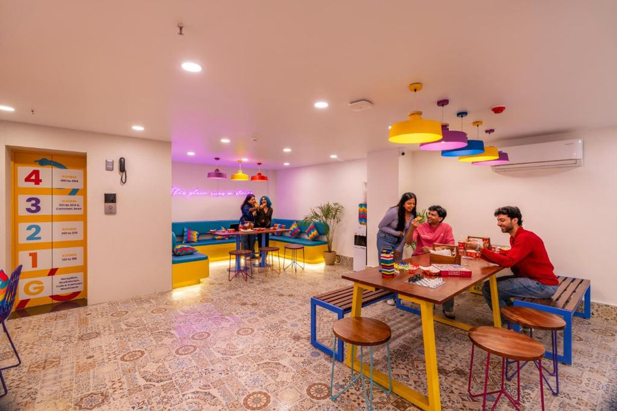 goSTOPS Plus Katra,Asia Chowk,3 star