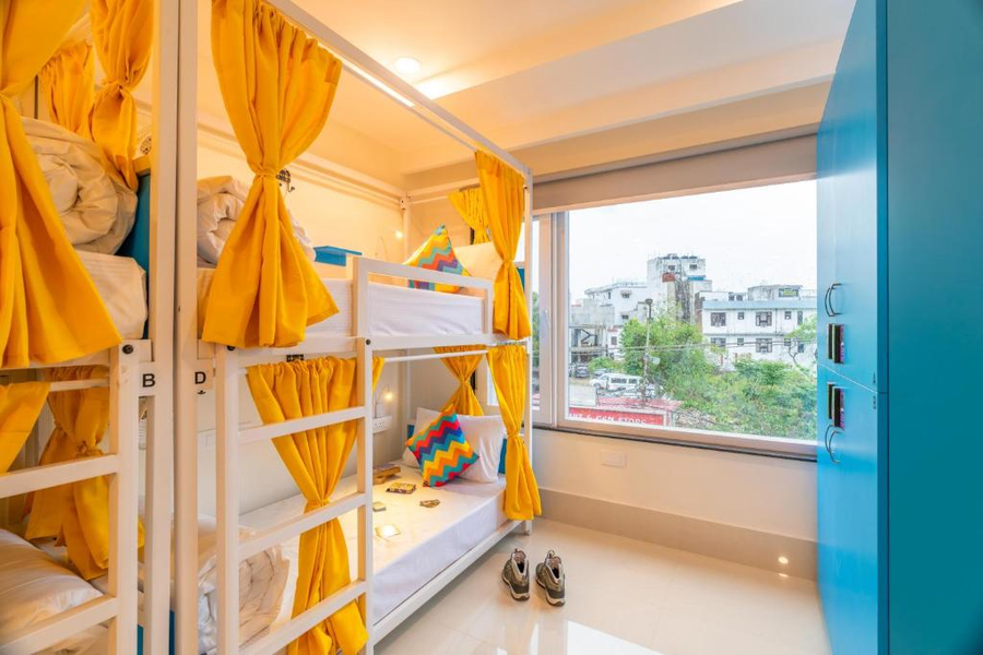 goSTOPS Plus Katra,Asia Chowk,3 star