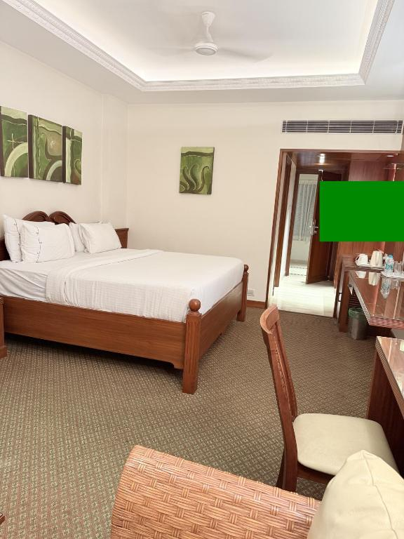 Hotel Cenneys Gateway,Salem>>Ayodhiyapatinam,4 star