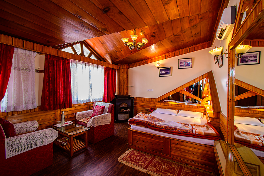 Hotel Dolphin,,2 star