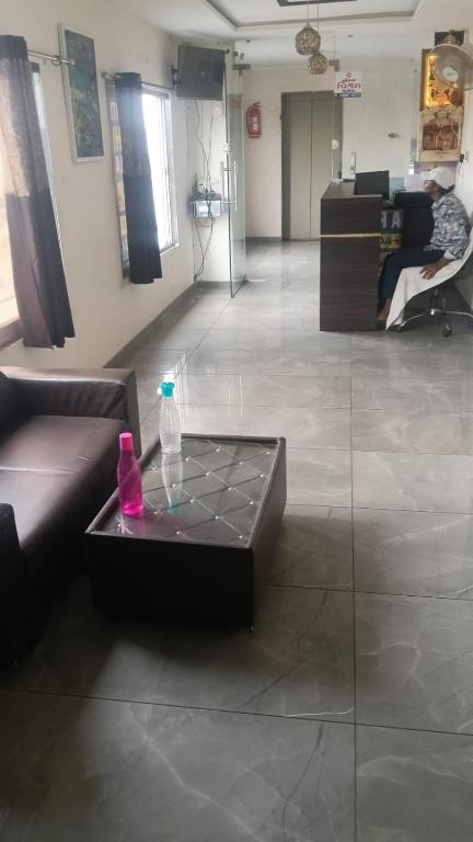 Hotel Vishwa Palace,India>>Ahmedabad,3 star