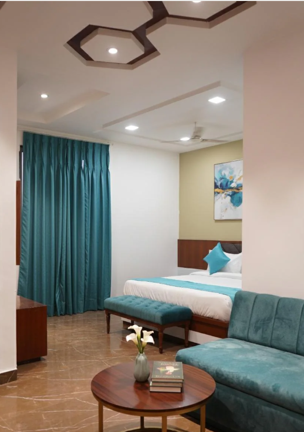 Hotel Chambal Palace,,2 star