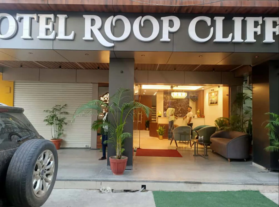 Roop Cliff,,3 star