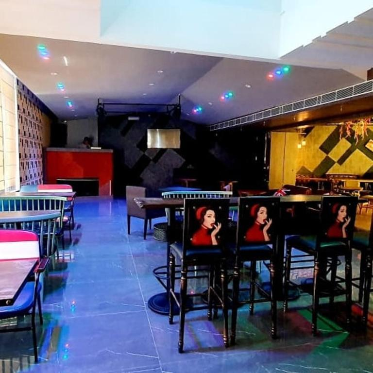 The Fortunaa Avenue,,3 star