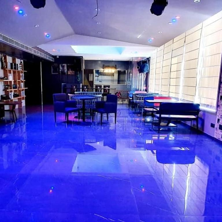 The Fortunaa Avenue,,3 star