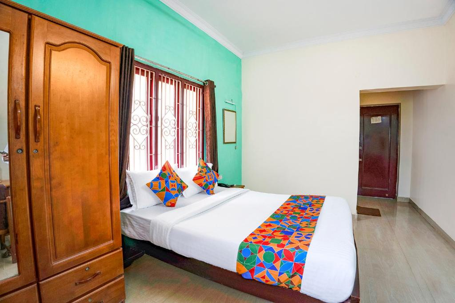 Via Home Tree Service Apartment T Nagar,,3 star