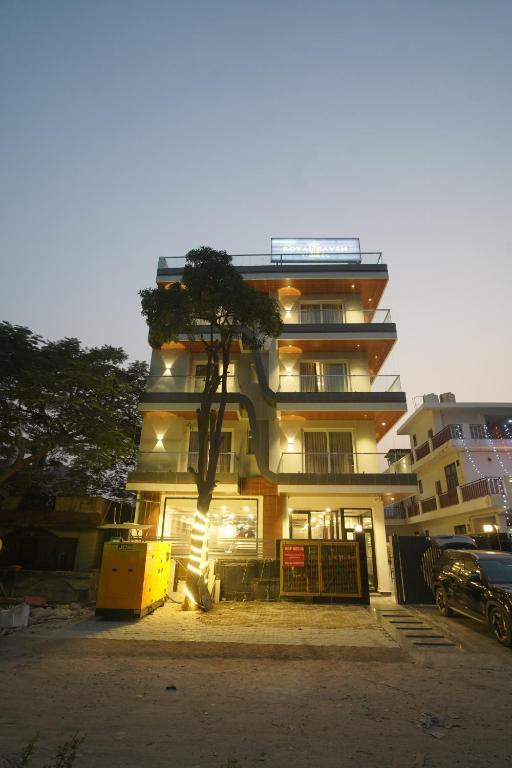 royal raven hotel and banquet