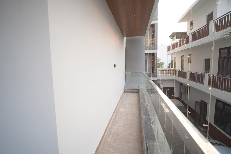 Royal Raven Hotel & Banquet,,3 star