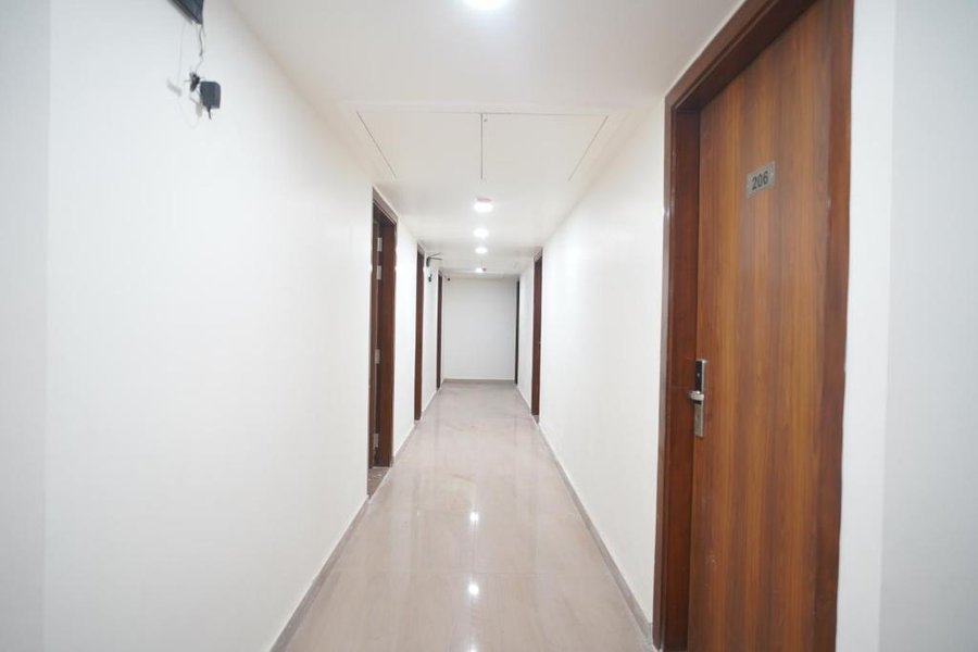 Royal Raven Hotel & Banquet,,3 star