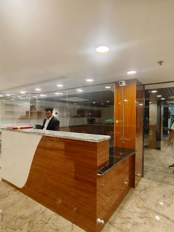 Royal Raven Hotel & Banquet,,3 star