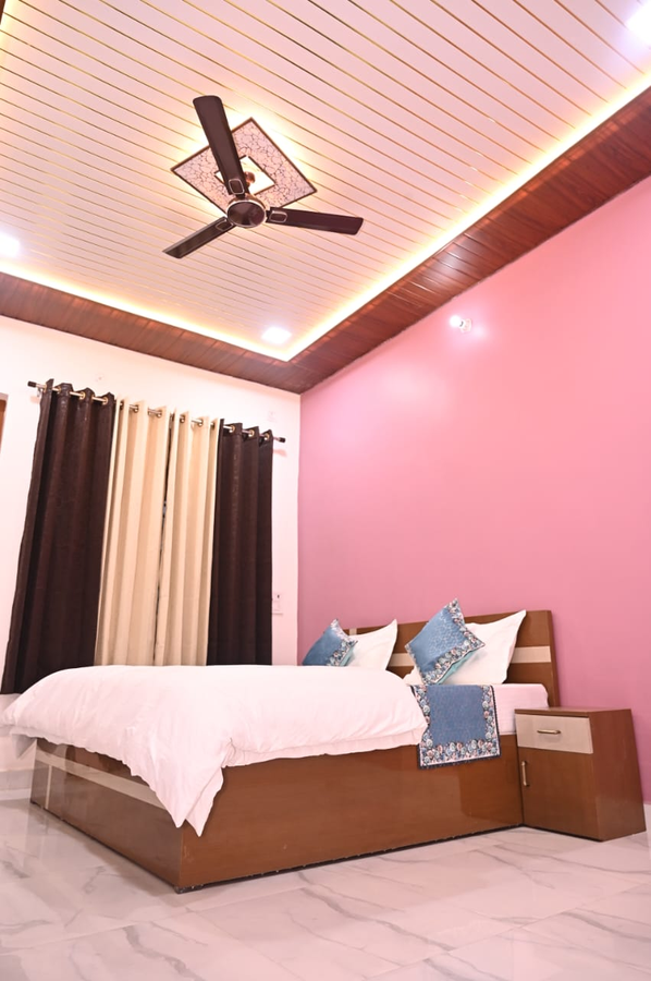 Radhe Palace,,2 star