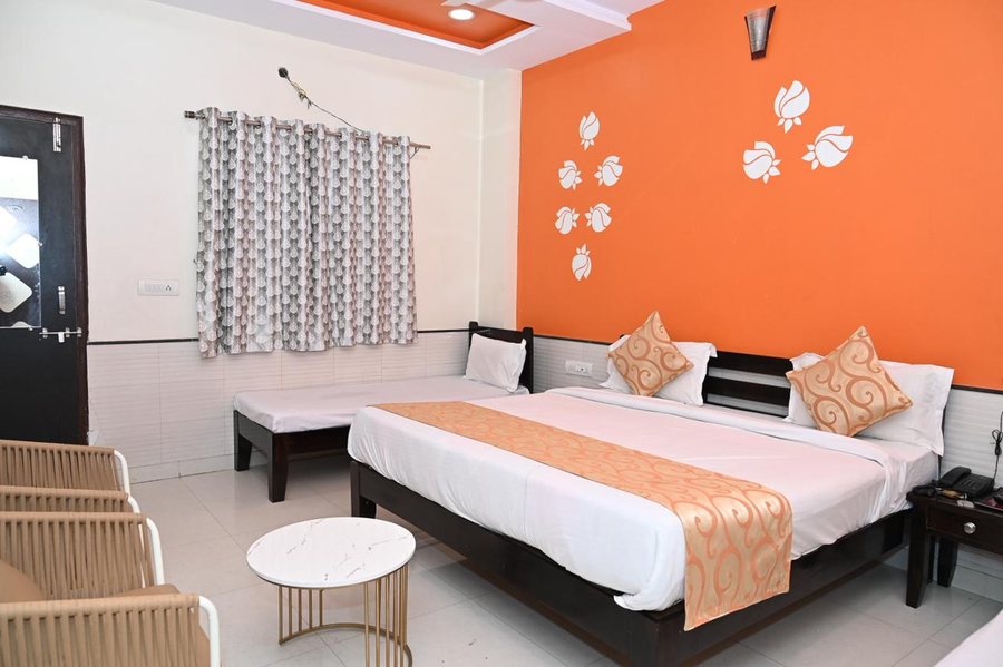 Hotel 7 Door,,2 star