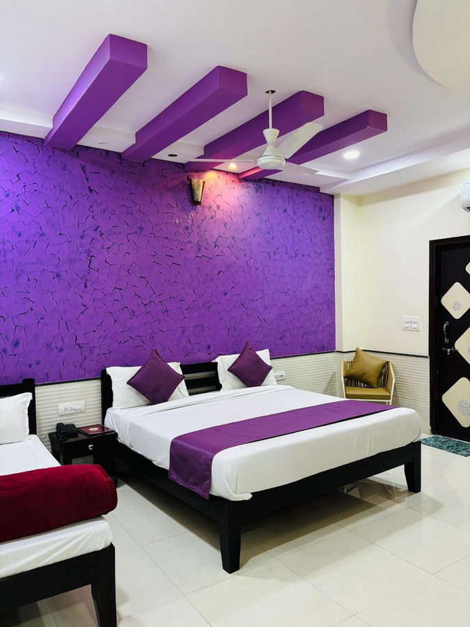 Hotel 7 Door,,2 star