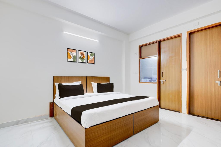 Hotel Divine Stay,,3 star