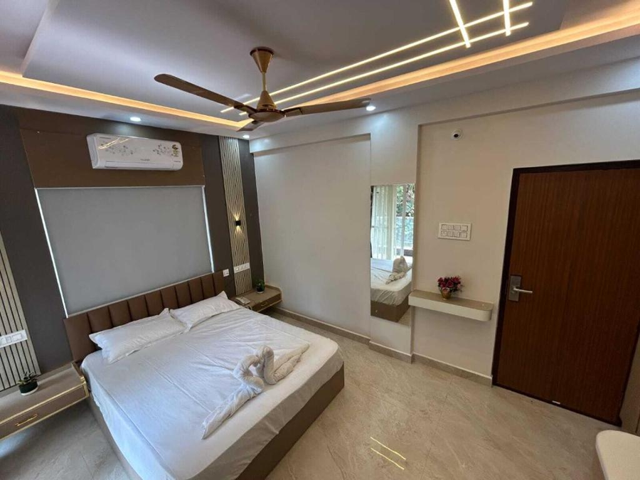 ian hotels