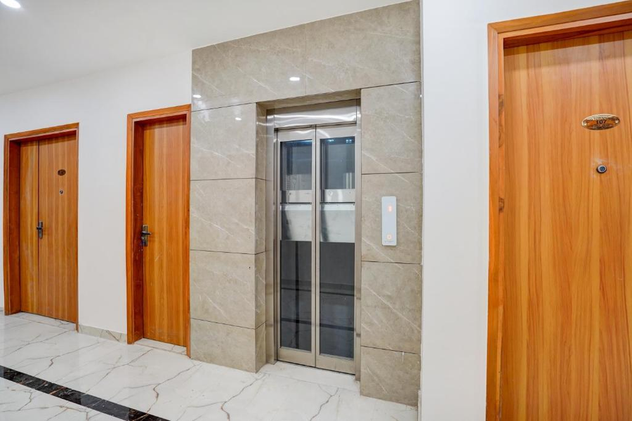 Townhouse Preet Vihar Delhi,,3 star