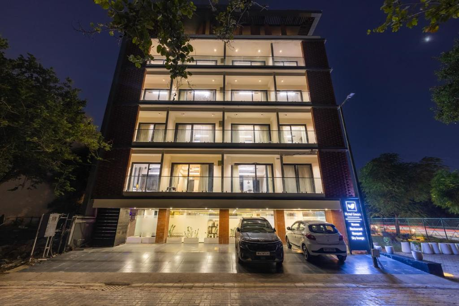 hotel limon sector 45