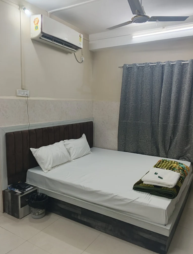 Hotel Shree Palace,,2 star