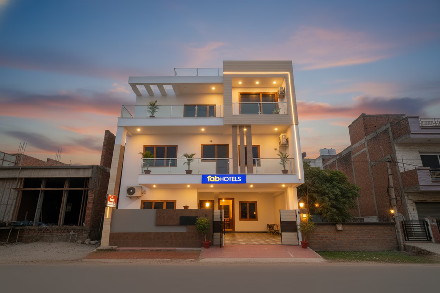 Fabhotel Anant Inn,CHINHAT,3 star