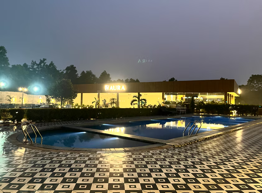aura resort