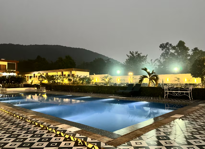 Aura Resort,,3 star