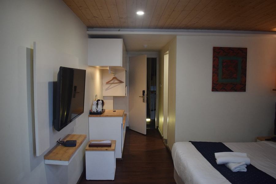 sparrow elements boutique near mg marg