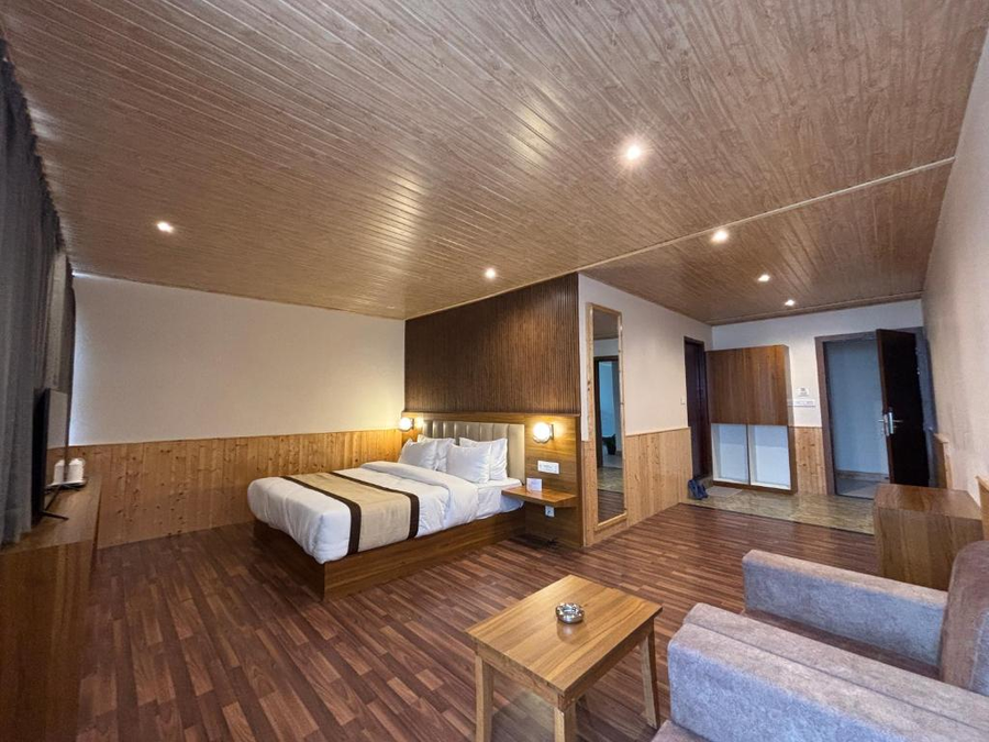 Wisteria Crystal Manor,,4 star