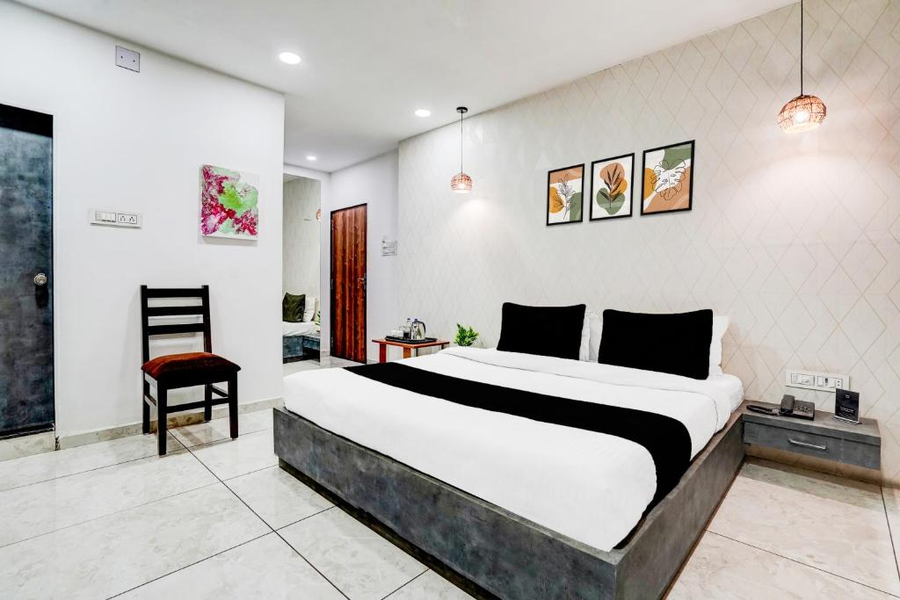 Collection O Rajpipla Bus Terminal Formerly Rajniwas,,3 star